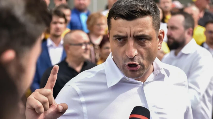 George Simion a intrat în greva foamei în fața Parchetului General și amenințat cu organizarea unui mare protest