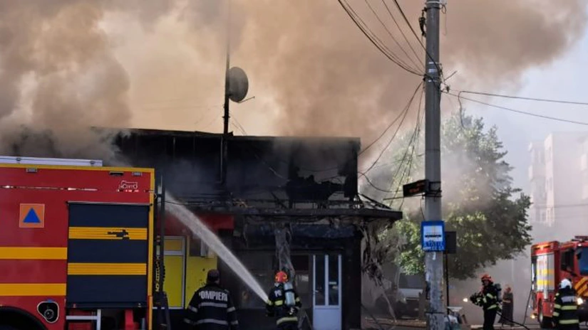 Incendiu la un ansamblu de magazine din Ploieşti. RO-ALERT din cauza fumului