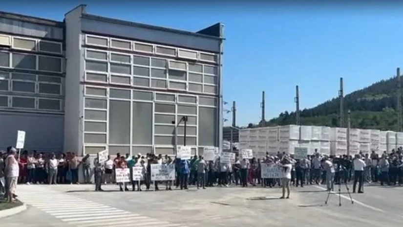 Protest la SOCERAM. Oamenii sunt nemulţumiţi că produc energie, dar distribuitorul nu primește curentul în reţea