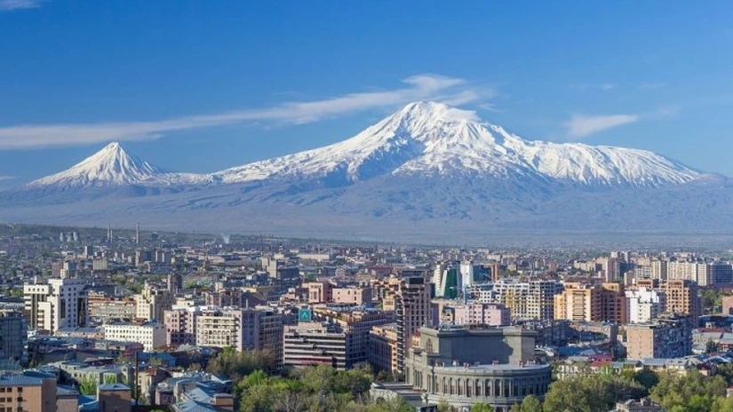 Rusia avertizează Armenia să nu ia calea Occidentului, precum Ucraina