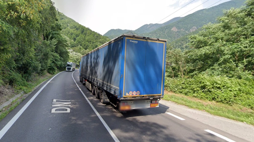 Rutele ocolitoare ale Văii Oltului în perioada defrișării versantului, pentru construcția A1 Sibiu - Pitești