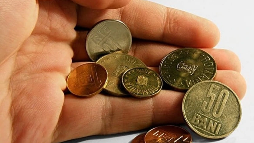 Un magazin din România oferă în plus vouchere cadou celor care vin să schimbe mărunțișul în bancnote