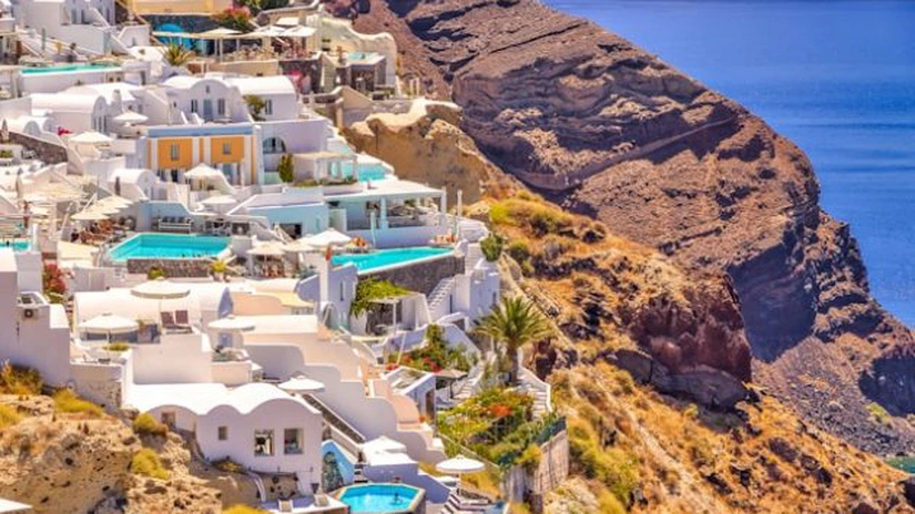 Școlile de pe insula greacă Santorini rămân închise încă o săptămână, din cauza intensei activități seismice din ultimele zile
