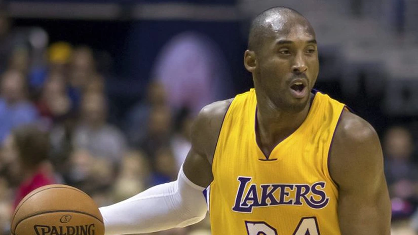 Un dulap din vestiarul echipei de baschet Los Angeles Lakers, folosit de Kobe Bryant, a fost vândut la licitație pentru 2,9 milioane de dolari