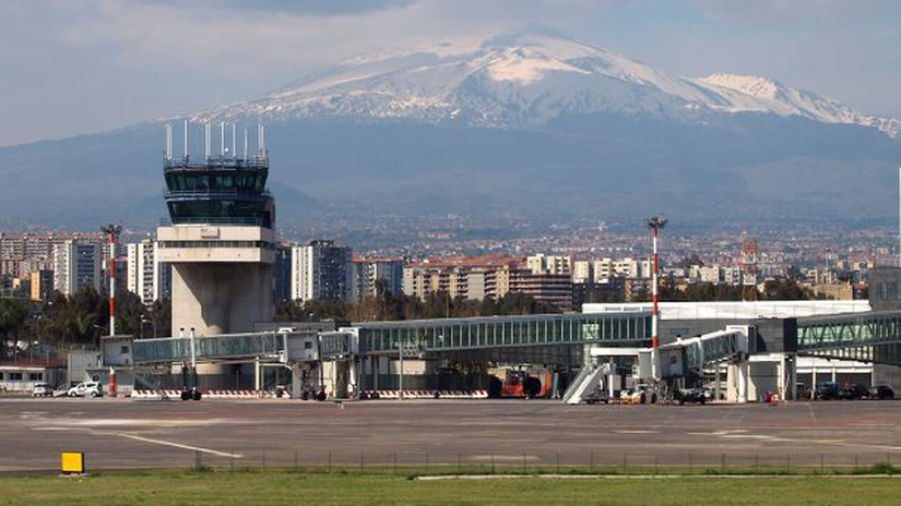 Aeroportul din Catania, închis după ce Muntele Etna a erupt peste noapte