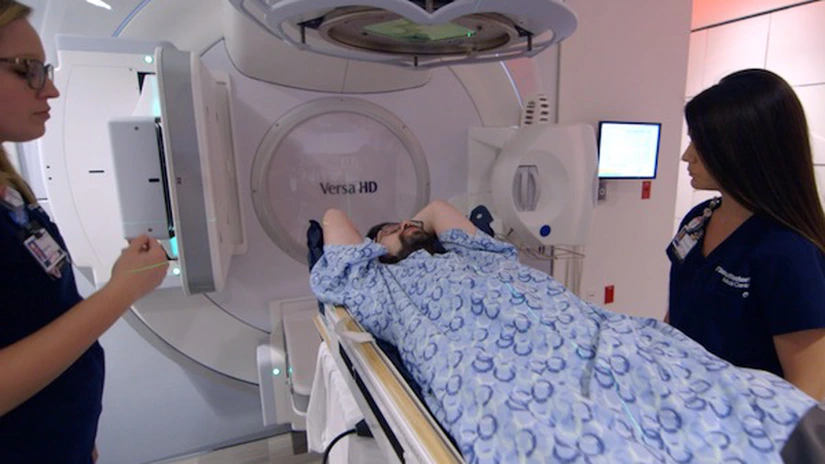 Vor fi decontate toate tipurile de servicii de radioterapie pentru pacienţii oncologici - Rafila