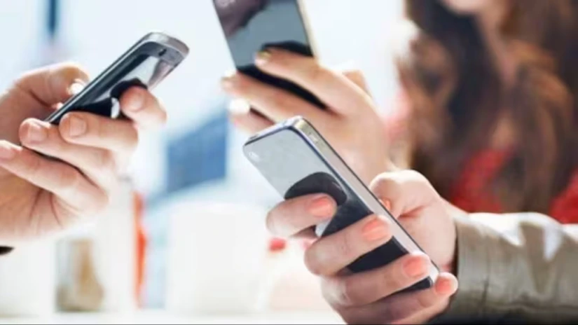 Apple sau Samsung? Iată Top 10 ale celor mai vândute modele de telefoane din 2025