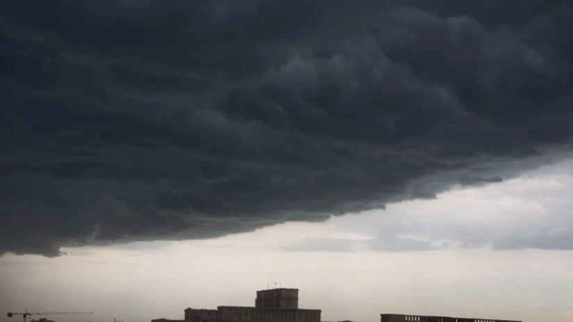 Alertă meteo Bucureşti - Când vin ploile torenţiale, vijeliile şi descărcările electrice în Capitală