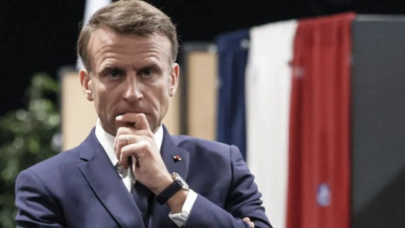 Macron discută luni cu Hollande şi Sarkozy despre criza guvernamentală - media