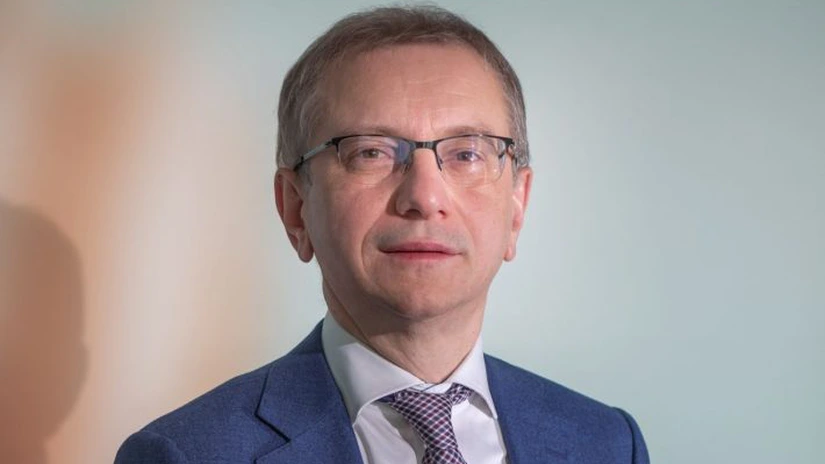Rusia transformă surplusul de gaz ieftin în îngrășăminte pe care le vinde Europei la prețuri sub costul producătorilor europeni, care sunt forțați să închidă. Cum stă România acum și ce cere industria