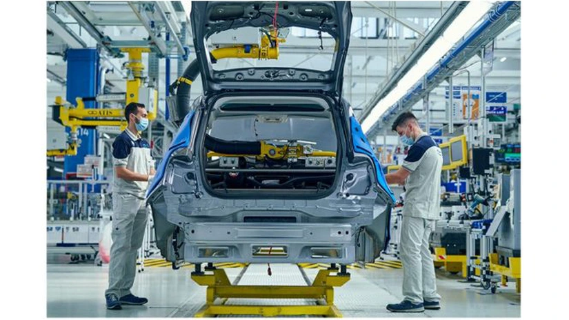 Giorgia Meloni: Italia este pregătită să colaboreze cu Stellantis, dacă sunt menţinute locurile de muncă şi producţia