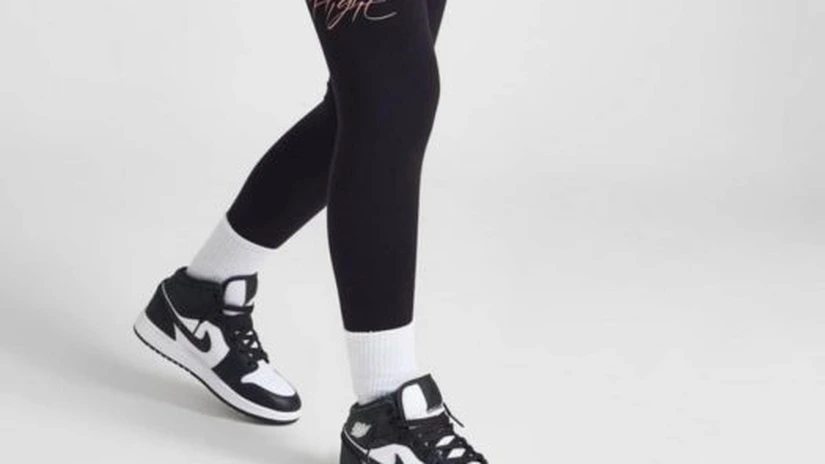 Sneakers cu profil înalt pentru toamnă: cum să combini stilul şi confortul