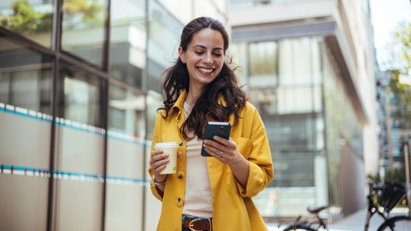 Cumpărături instant și fără comision disponibile în România. Plățile pe loc, fără card, prind aripi și la noi în țară