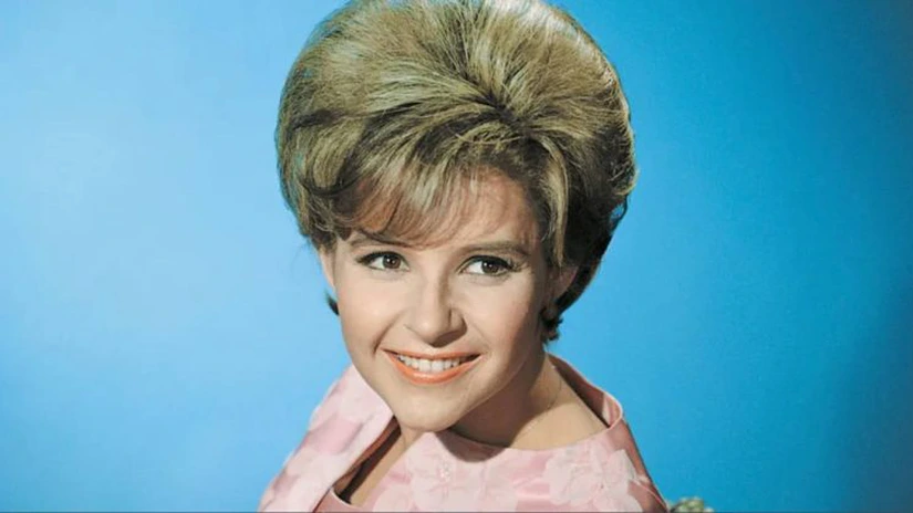 AI-ul înlocuiește și muzicieni: Universal Music a „clonat” vocea Brendei Lee cu acordul acesteia