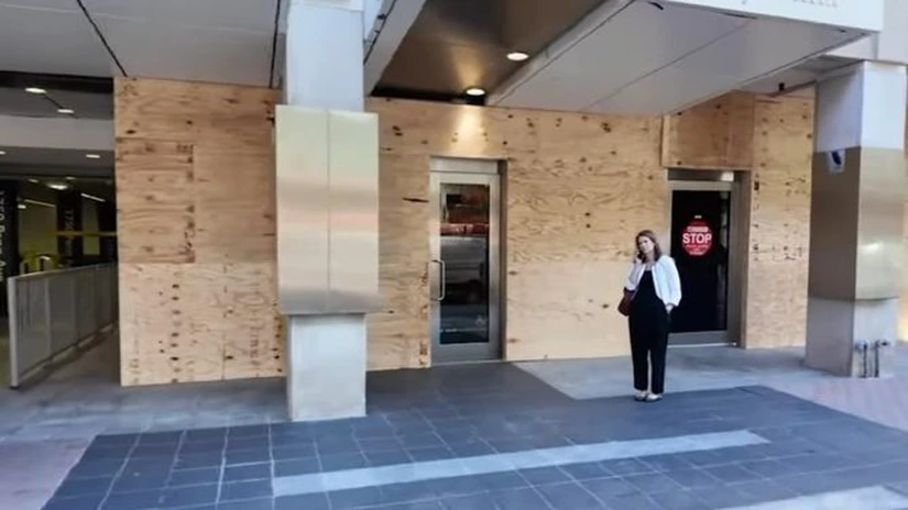 Washingtonul se pregătește de proteste violente după alegerile din 5 noiembrie. Au fost instalate bariere de securitate în oraș și montate scânduri la vitrinele magazinelor