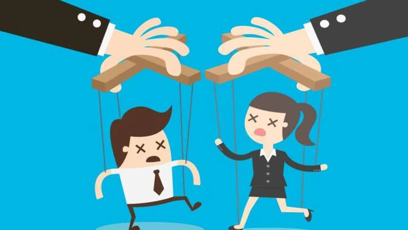 Manipulare psihologică în mediul online. Ce este și cum funcționează ingineria socială