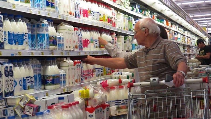 Criză lapte - ANPC a discutat cu patronii din industrie despre respectarea reglementărilor în comercializarea produselor lactate