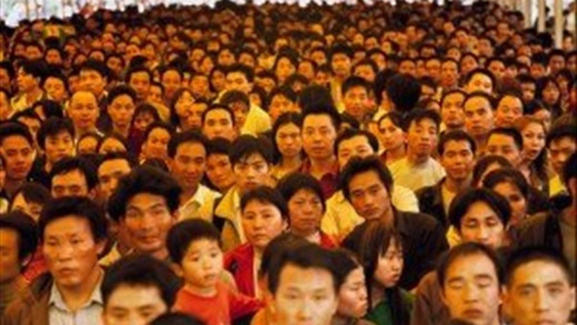 China plafonează salariile la instituţiile financiare controlate de stat