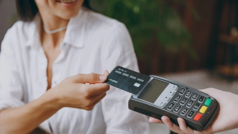 Plata facturilor direct prin POS, la poştaş. Parteneriat Poșta Română - CEC Bank