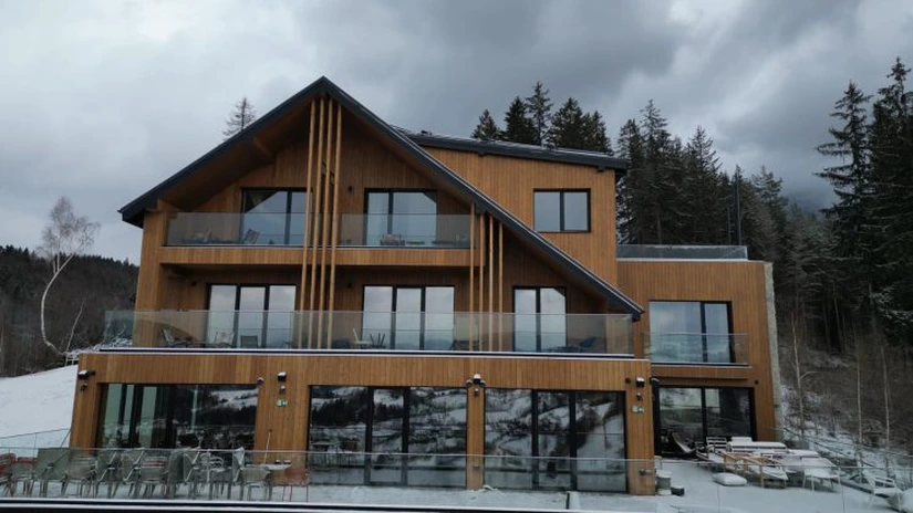 Hotelul Pines Bucegi Lodge a fost deschis lângă castelul Bran