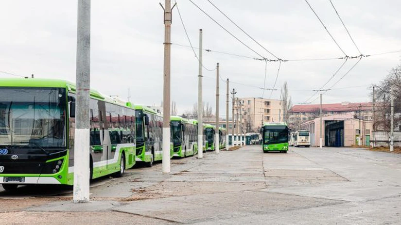 Primăria Capitalei montează și racordează la curent șase stații electrice de încărcare pentru autobuzele STB