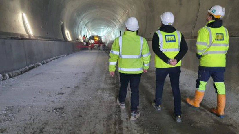 Autostrada Sibiu - Pitești: Primul tunel excavat complet va fi deschis pentru public la finalul lunii aprilie - constructor