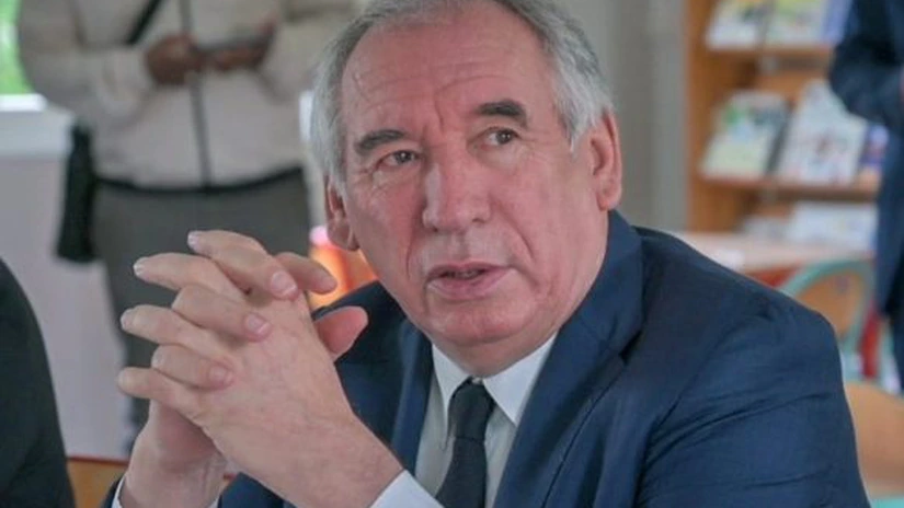 Update: A picat guvernul din Franța