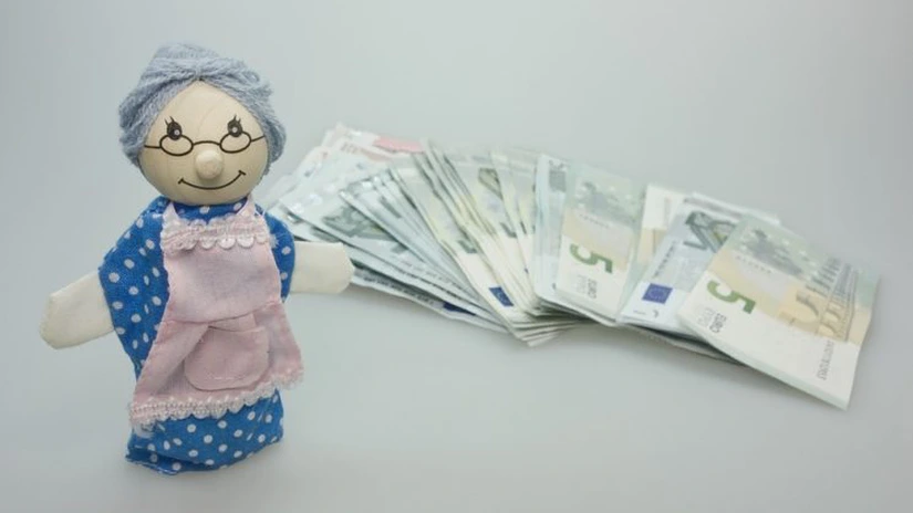 Românii susțin că o pensie decentă este de 4.945 de lei lunar