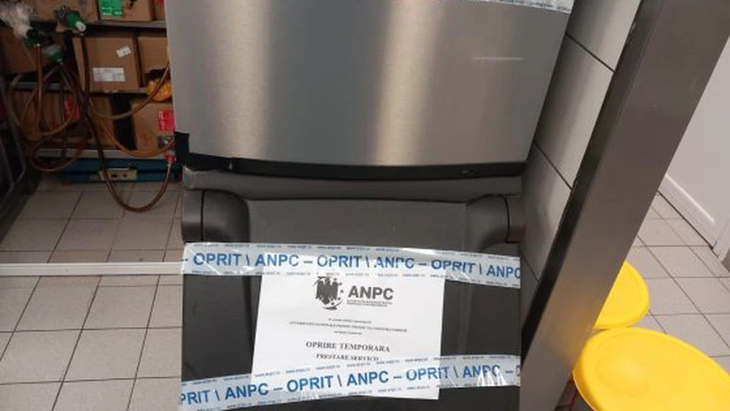 Bacterii specifice fecalelor găsite în cuburile de gheață din restaurantul McDonald's din Băneasa. Amenda de 30.000 de lei de la ANPC