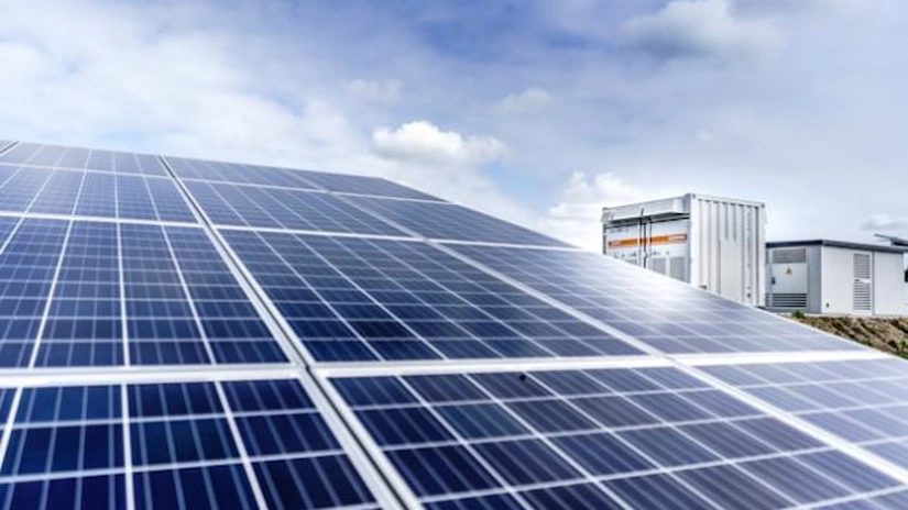 Câți bani face din energie cel mai mare proprietar de malluri din România. Compania investește 110 milioane de euro în parcuri fotovoltaice
