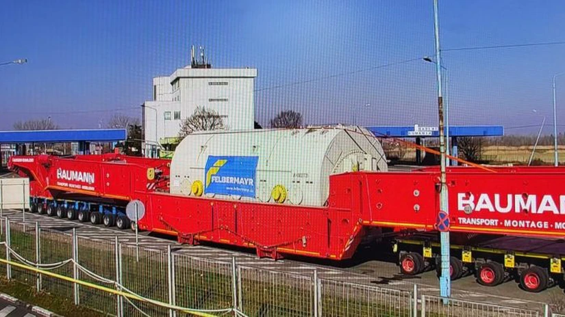 Turbina pentru noua termocentrală Mintia. Un convoi-gigant traversează vestul României. Transportul agabaritic record are o lungime de 120 de metri şi aproape 800 de tone