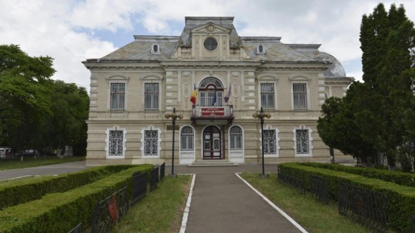 Casa Nevruzzi din Roman, monument istoric din secolul XIX, ar putea fi reabilitată cu fonduri nerambursabile destinate clădirilor cu risc seismic