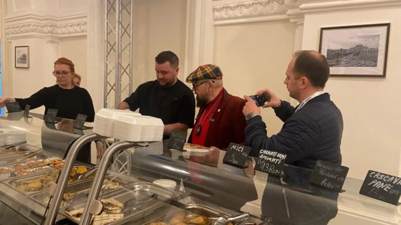 Piedone închide restaurantul care funcționa în incinta Salonului Brâncovenesc a Palatului Parlamentului. ANPC a găsit mâncare expirată și gândaci