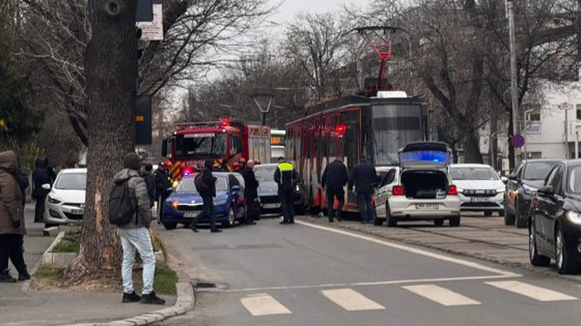 Update: Circuția tramvaielor a fost reluată. Linia de tramvai 41 din București, blocată la stația Cașin (FOTO)