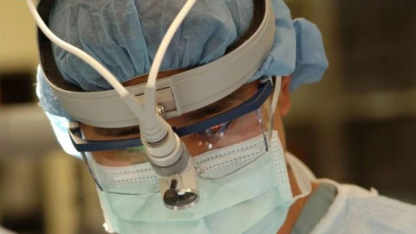 Peste 180 de pacienţi au fost operaţi gratuit, cu cel mai avansat sistem robotic chirurgical da Vinci, la Institutul Regional de Oncologie Iaşi - INTERVIU