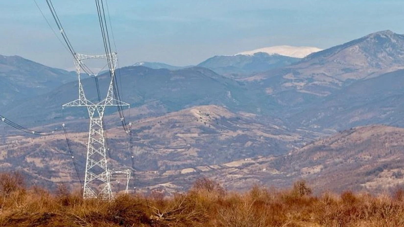 VIDEO Cum s-a făcut linia de înaltă tensiune Porțile de Fier – Anina – Reșița, cel mai complex proiect de linie din ultimii 30 de ani din România. Realizat de o firmă românească