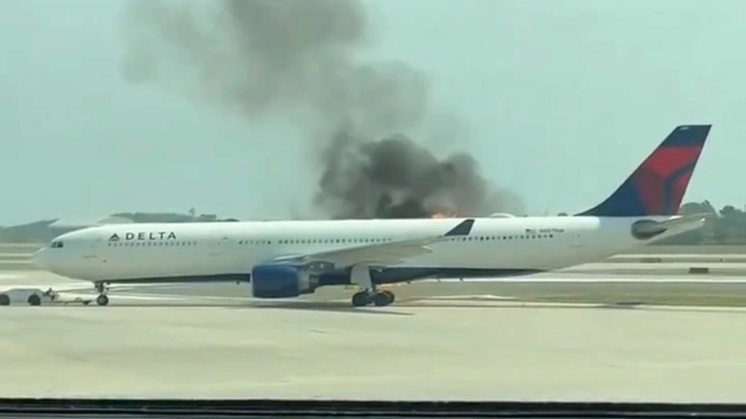 Încă un incident aerian în SUA. Un avion cu aproape 300 de persoane la bord a fost oprit de la decolare de pe un aeroport din Florida, după ce un motor a luat foc