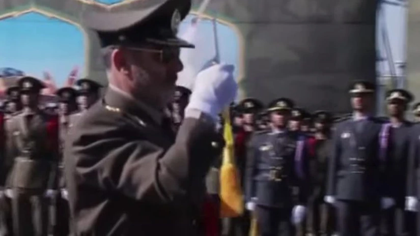 Iranul își expune arsenalul militar cu ocazia paradelor de Ziua Armatei