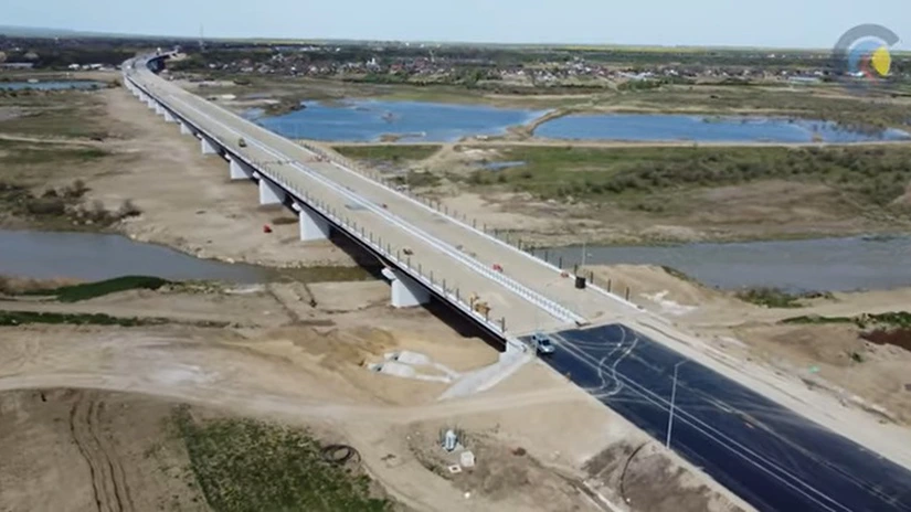 VIDEO Autostrada Moldovei A7: Podul peste râul Buzău, betonat complet
