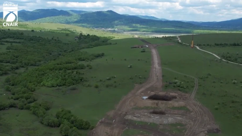 VIDEO Autostrada Unirii A8: UMB continuă activitatea de forare a piloților pe cel mai nou șantier, lotul Leghin - Tg Neamț
