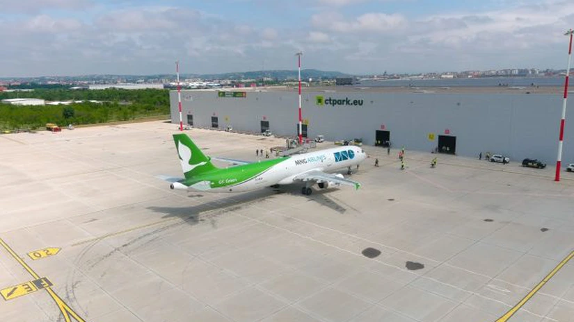 FOTO Premieră pentru aeroportul din Oradea: a aterizat primul transport cargo