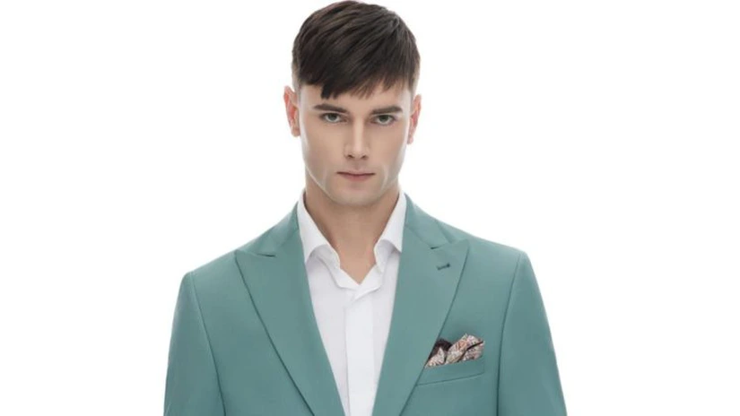 Trei moduri de a purta costumul vara fără să pari prea formal