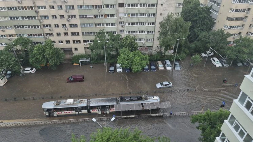 Apa Nova intervine în București cu toate echipele și utilajele după ploaia torențială de astăzi