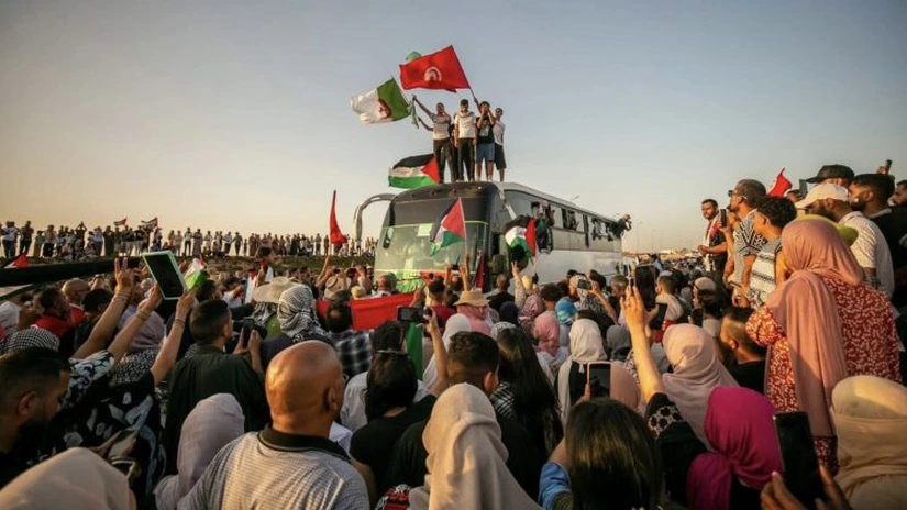 Un camion cu alimente s-a răsturnat peste mulțime în Gaza. 20 de victime
