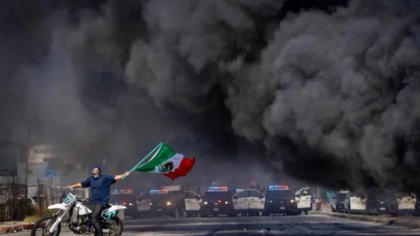 Los Angeles, ziua a cincea de lupte între Garda Națională acum susținută și de pușcași marini și protestatari