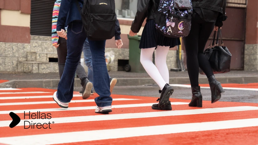 Premieră în România, țara cu un accident la minut. Ce este Safe Roads project, lansat de Hellas Direct, noua vedetă din RCA: Un demers care aduce asigurările în viața de zi cu zi