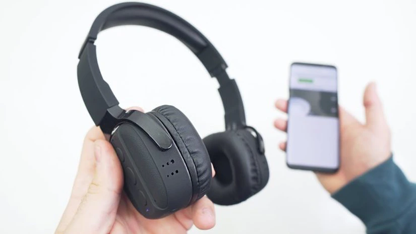 Peste 50.000 de telefoane, căști, smartwatch-uri, sonerii video, interzise de ANCOM la intrarea pe piața din România