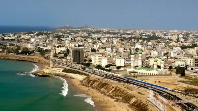 Moment istoric - Armata franceză se retrage din Senegal, punând capăt prezenţei sale permanente în Africa de Vest şi Centrală