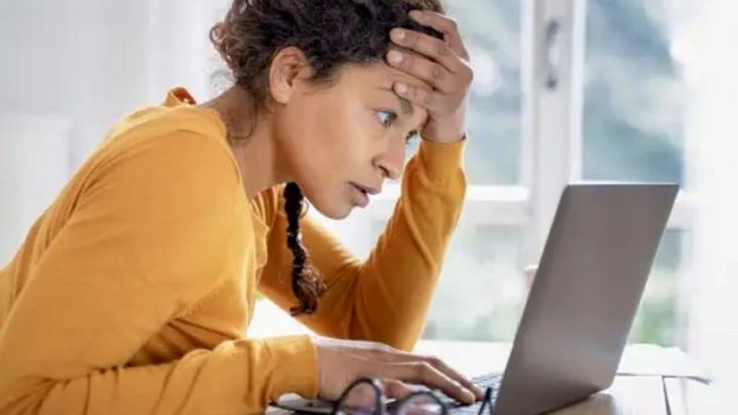 Vacanțele devin ținta preferată a hackerilor: val de escrocherii online cu rezervări de vacanță