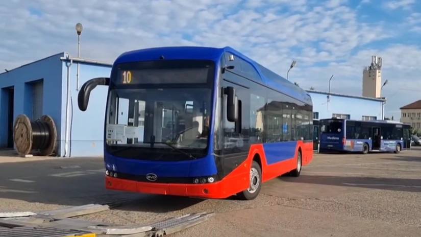 VIDEO Orașul din România care a primit azi primul său autobuz electric. Are autonomie de peste 200 de kilometri